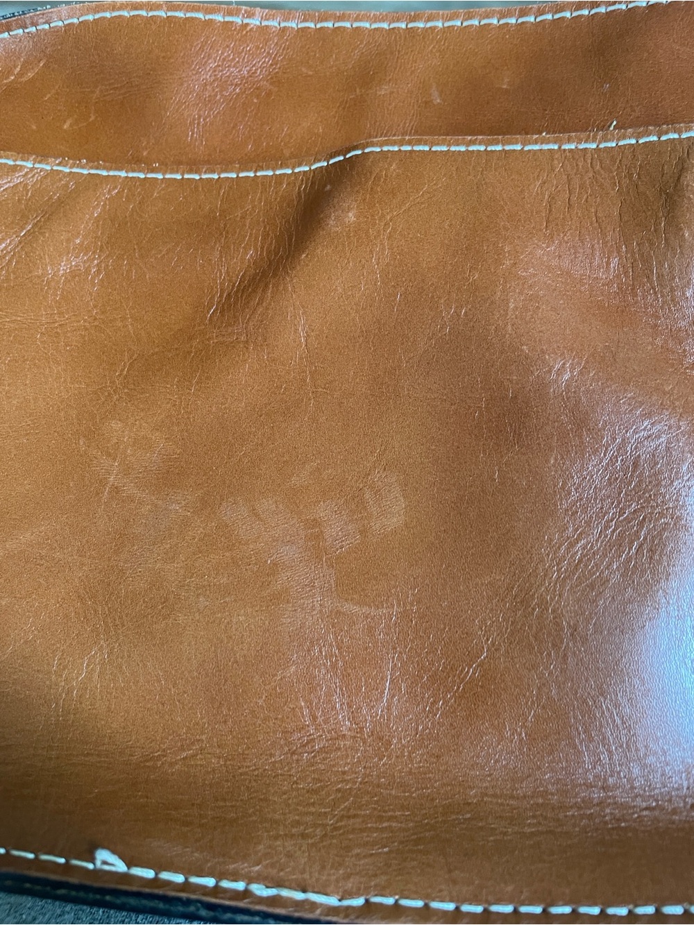 Patricia Nash, leather Beaumont crossbody has some scuff marks. - Picture 5 of 16